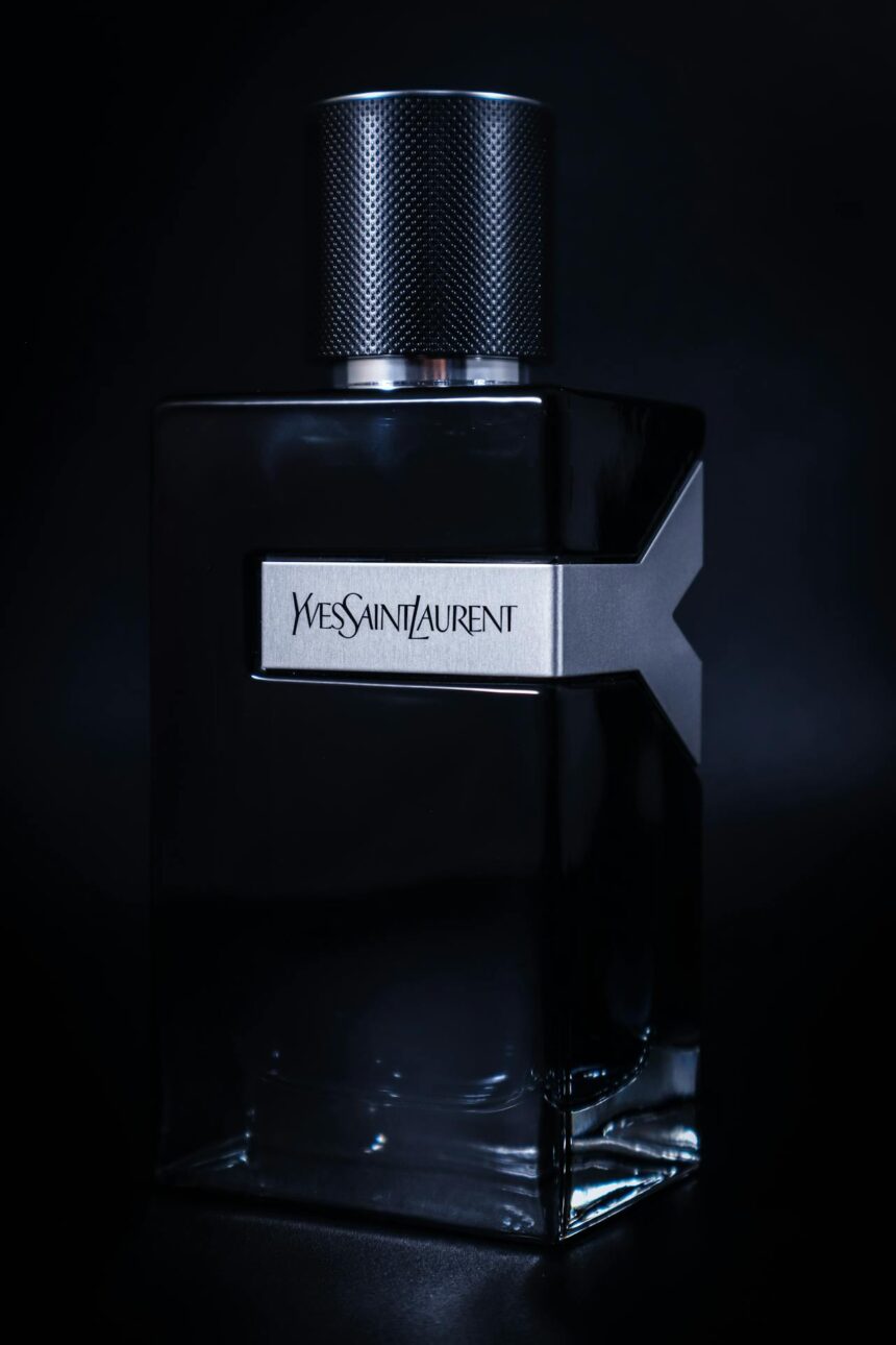 Емблематичните аромати на Yves Saint Laurent
